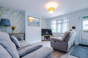 Hough House- Modern & Cozy 4BR property ideal for contractors and leisure